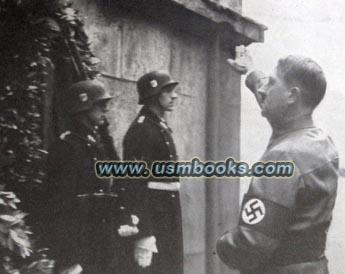 SS guards at the Nazi Martyr Memorial at the Feldherrnhalle